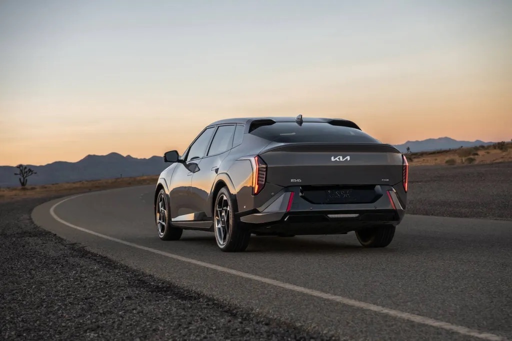 起亞發布2026款EV4，續航里程高達528公里