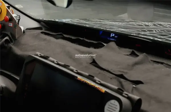 寶馬新款X5內飾曝光：配備全景顯示屏、取消iDrive旋鈕