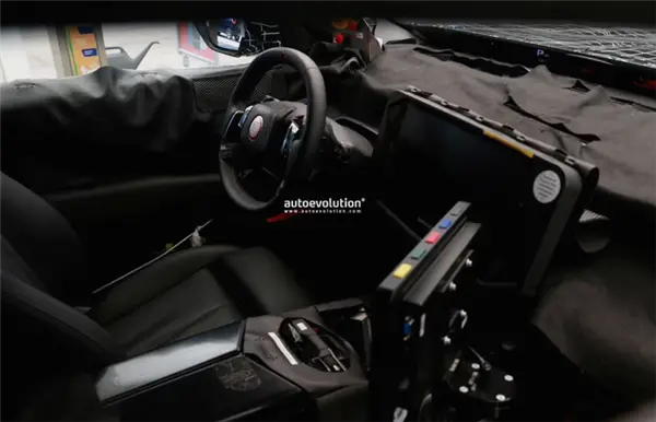 寶馬新款X5內飾曝光：配備全景顯示屏、取消iDrive旋鈕