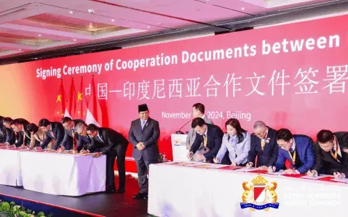 （2024年10月，在中印工商論壇上，印尼總統現場見證了GoTo集團與騰訊云、阿里云正式簽約。圖源：網絡）