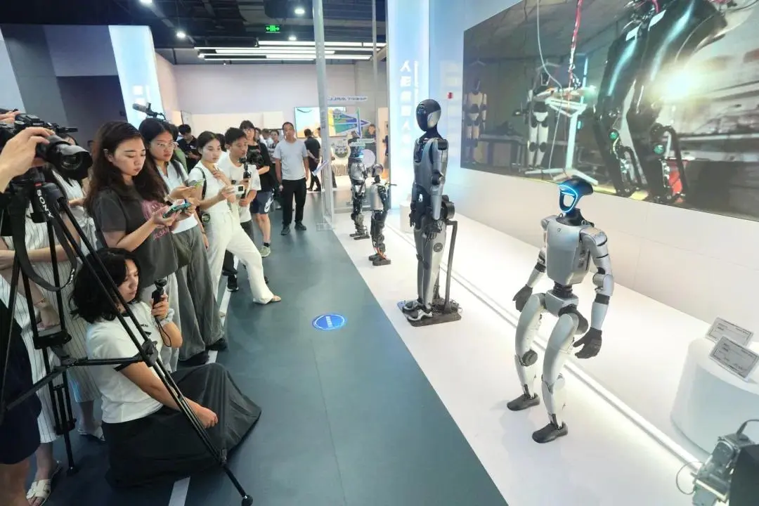 集合宇樹G1等50多款機器人產品，全球首家具身智能機器人4S店來了