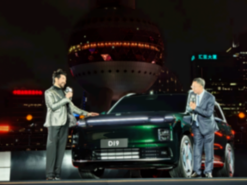 零跑汽車旗艦D平臺(tái)首款車D19首秀 官宣代言人為費(fèi)翔