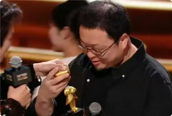 羅永浩被禁言后現身B站頒獎典禮 獲年度新人獎 并上臺發表感言